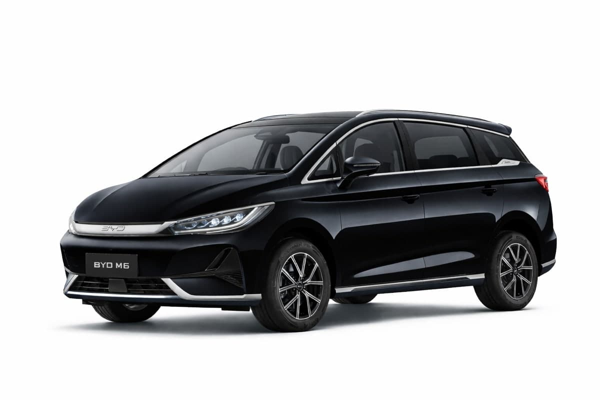 BYD M6 màu đen