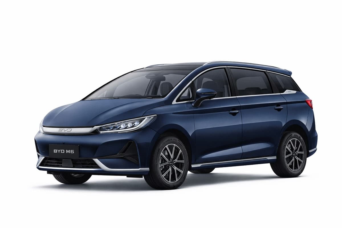 BYD M6 màu xanh dương