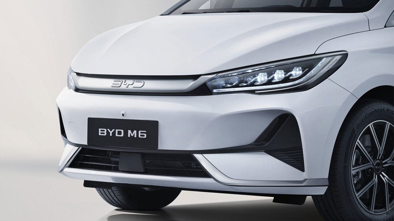 Cụm đèn pha LED và đầu xe BYD M6