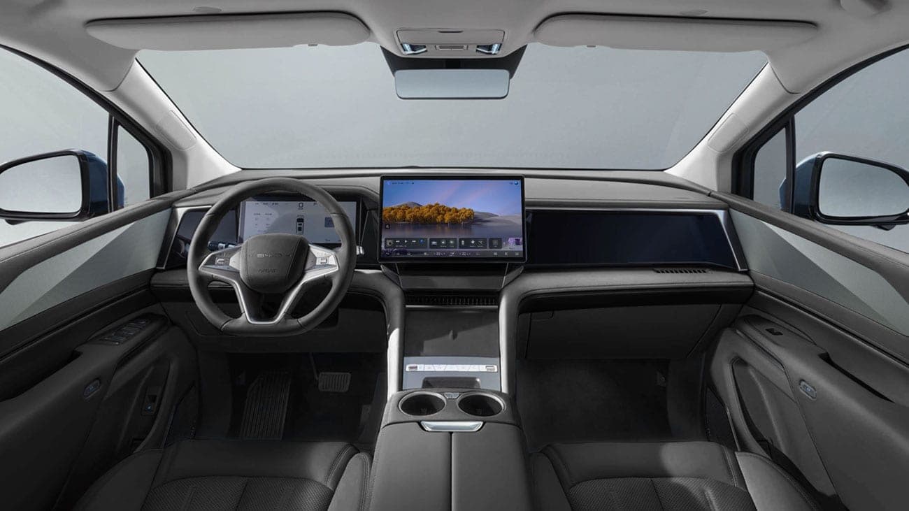 Khoang lái BYD M9 với màn hình 15,6 inch