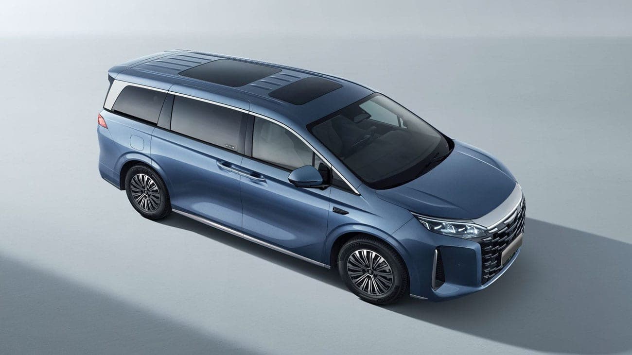 BYD M9 nhìn từ trên cao thấy 2 cửa sổ trời