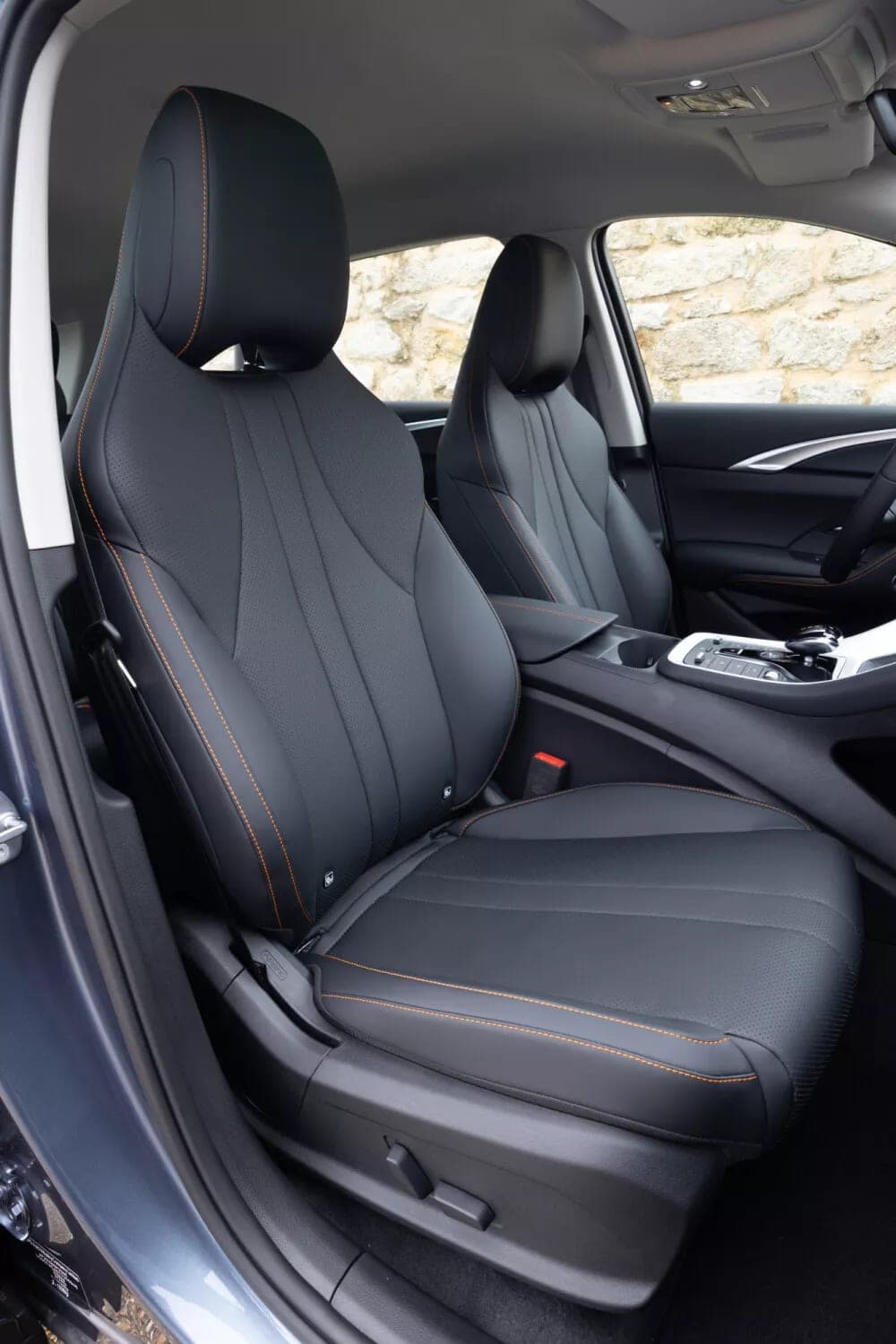 Ghế lái bọc da BYD Sealion 5