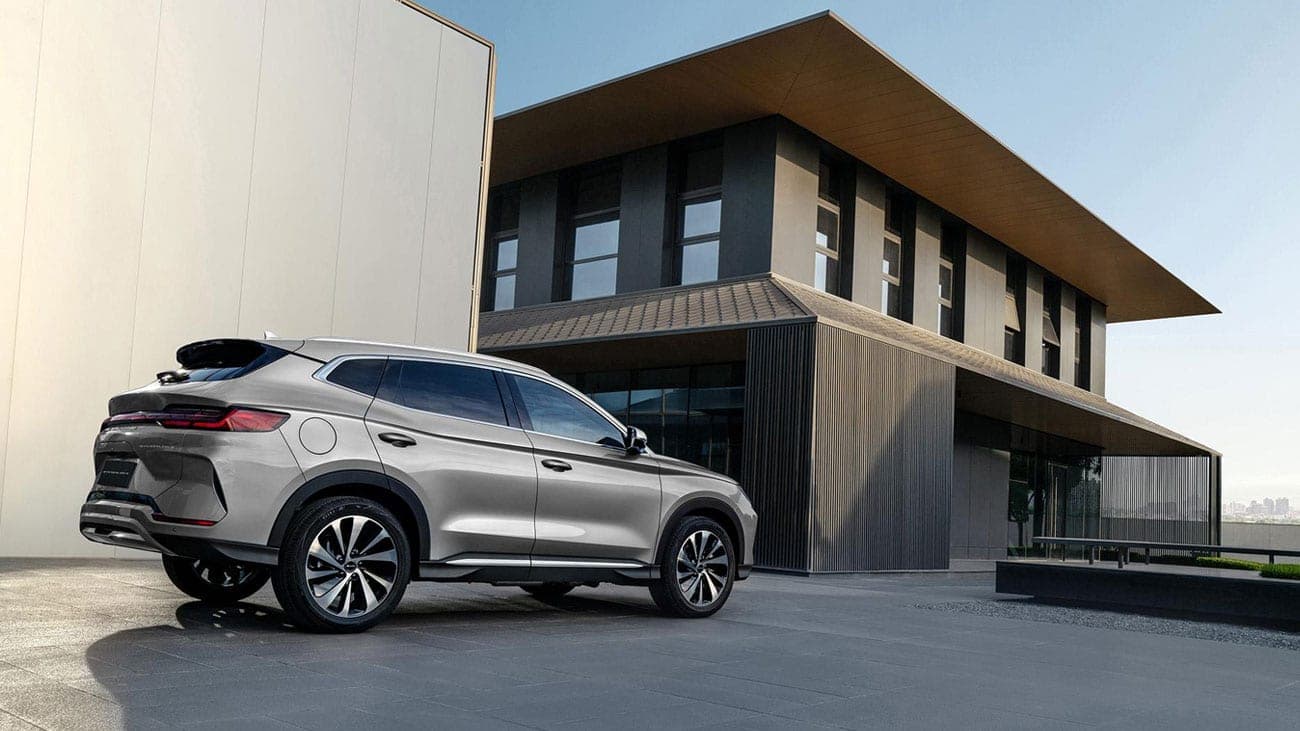 BYD Sealion 6 nhìn từ phía sau bên hông