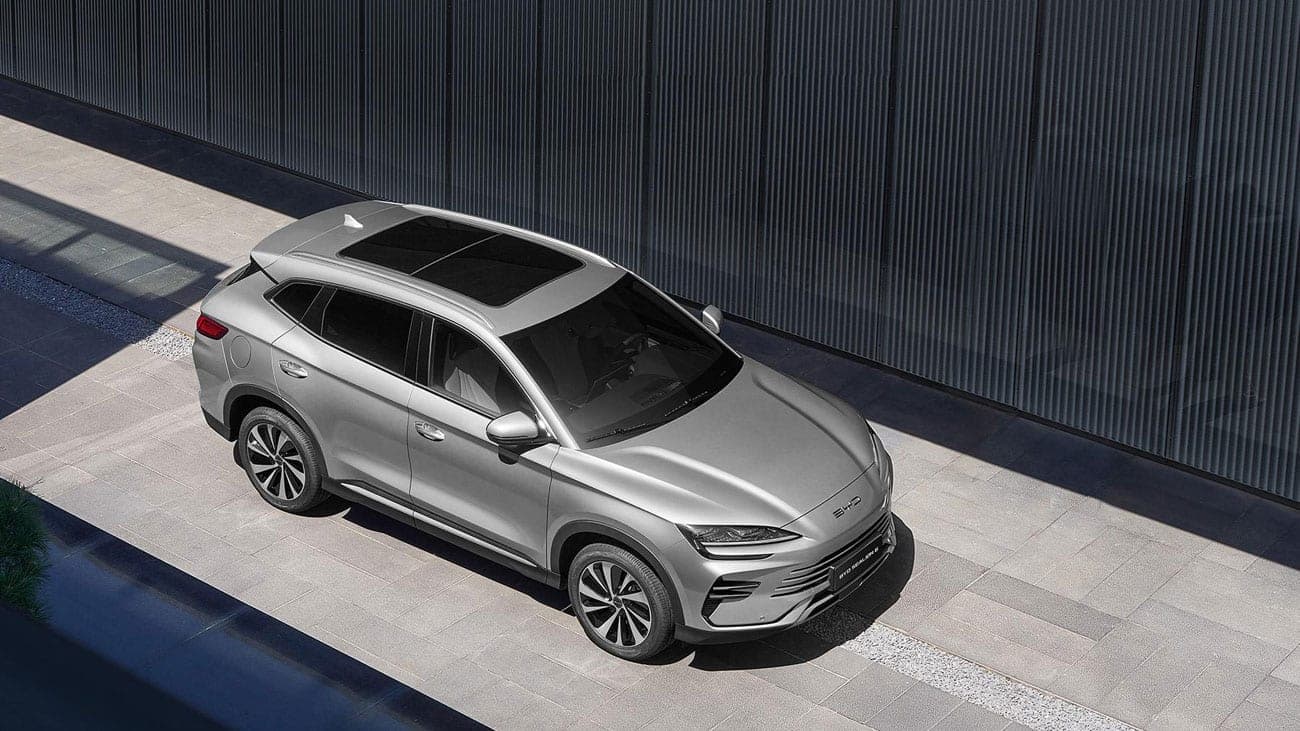 BYD Sealion 6 nhìn từ trên cao thấy cửa sổ trời toàn cảnh