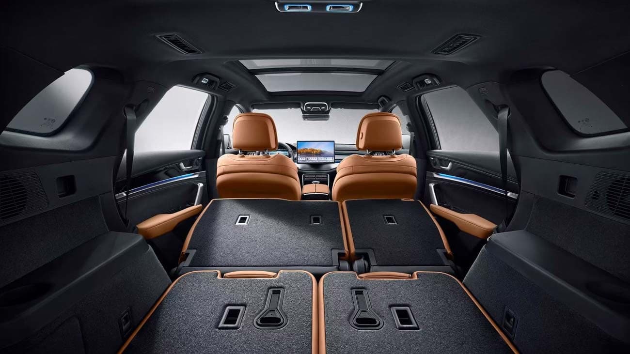 Khoang hành lý BYD Sealion 8 khi gập hàng ghế 2 và 3